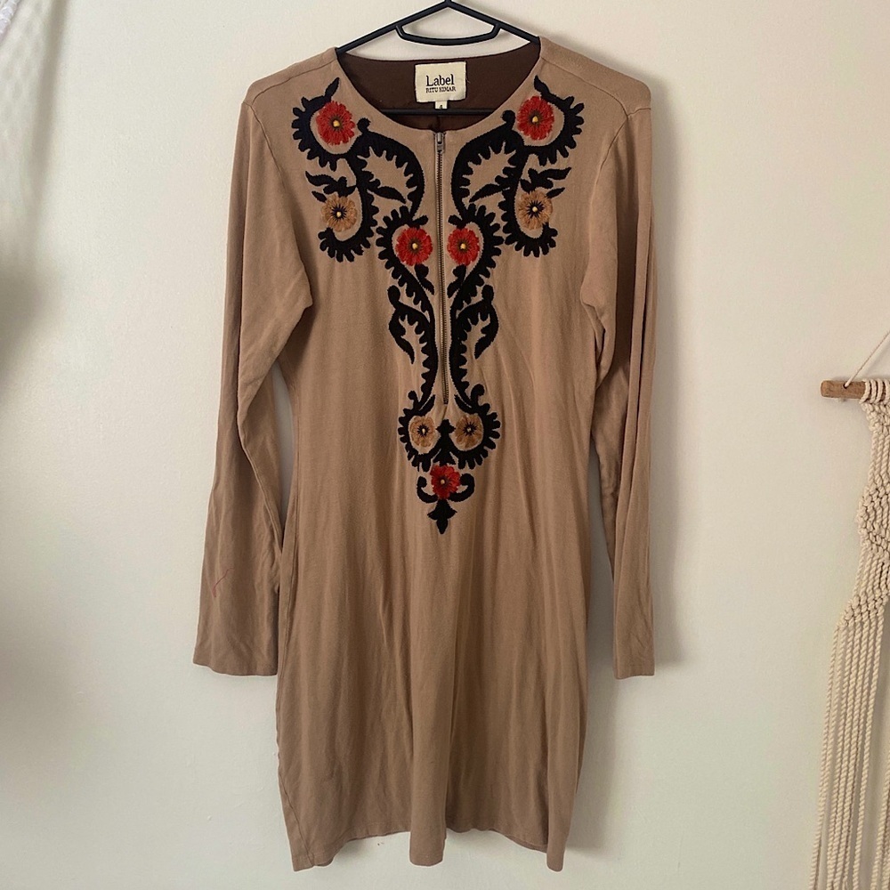 Vintage Ritu Kumar Tan Long Sleeve Boho Dress Red & Black Embroidered Size 4 - Picture 2 of 11